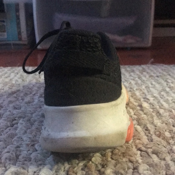 This is adidas they are size 5 - Picture 2 of 3